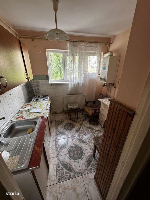 De vanzare apartament cu 2 camere decomandat,etajul 1,Dealul Florilor