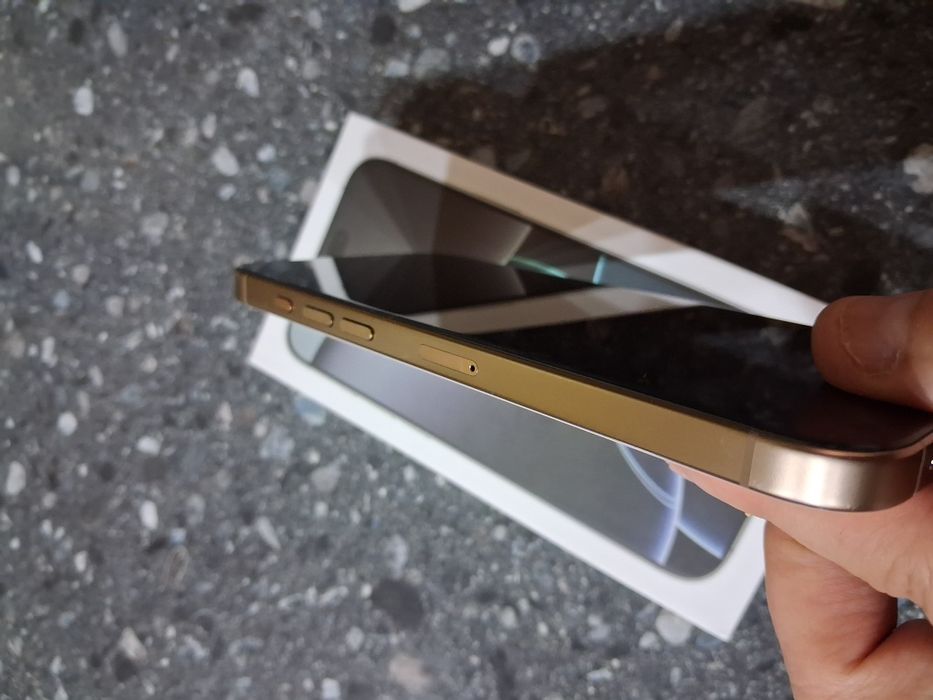 Продам iPhone 16 pro max 1 tb gold коробка док. Имеется.