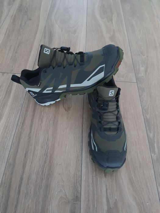 Salomon Goretex 44