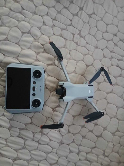 Продавам дрон DJI MINI 3