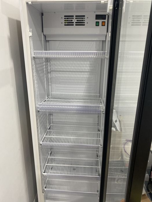 Холодильник для напиток или магазина