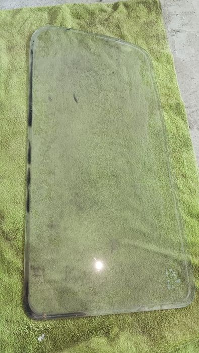 Нива стёкла боковые б/у