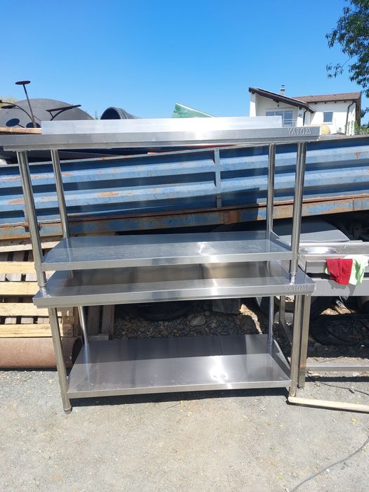 Vând doua mese de inox