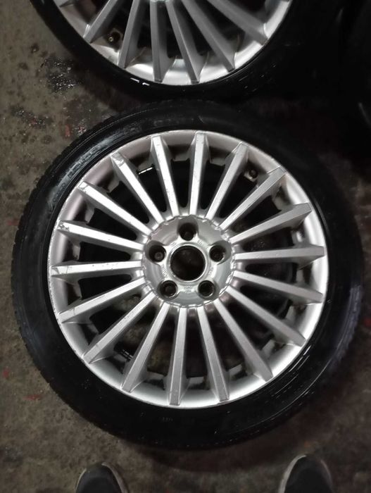 Гуми и джанти 225/55/17 зимни.