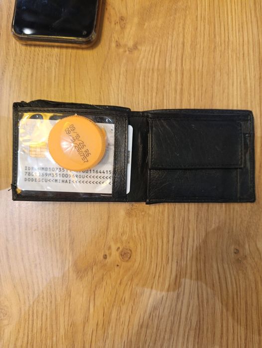 Portofel din piele.