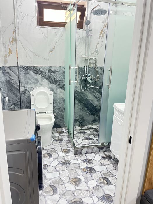 2 х комнатная квартира на 2 этаже . 46- школа. Престижный район.