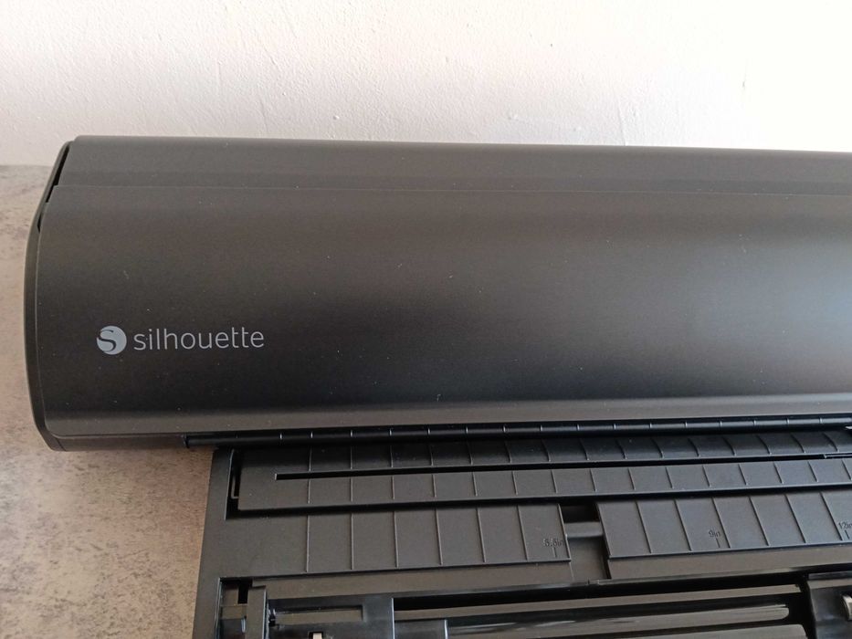 Продавам плотер Silhouette Cameo 5 (Черен) – В ГАРАНЦИЯ