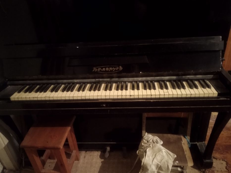 Пионино 8 Актава.19 век идеальном рабочем состояние с красного дерево.