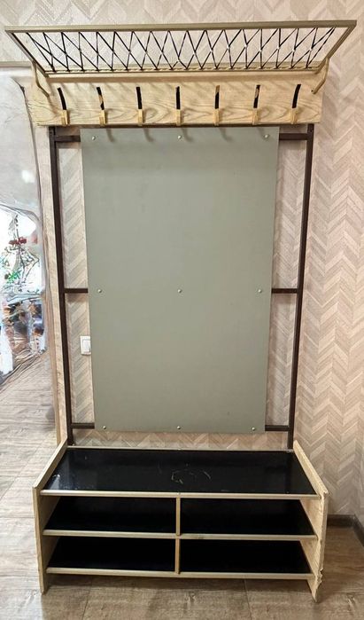 Продается вешалка с полочками для обуви в прихожую