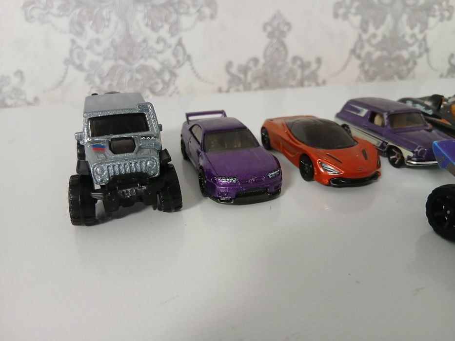 Продам машинки HotWheels
