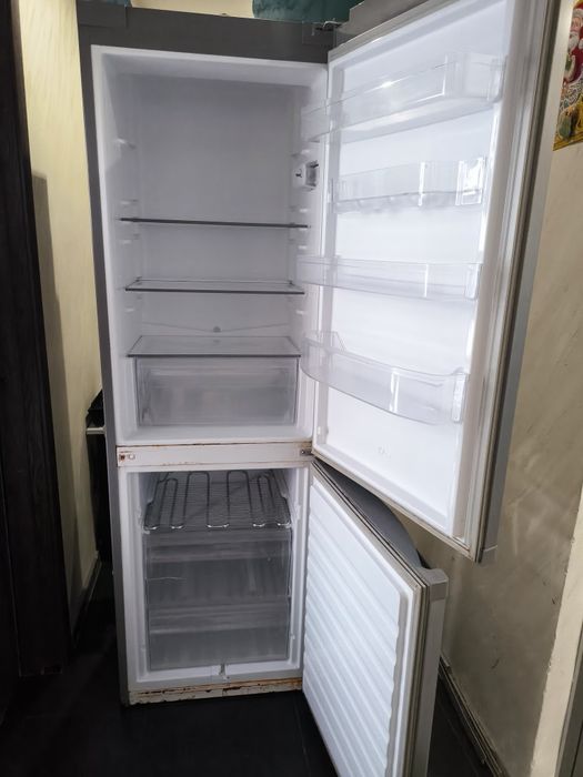 Хладилник с фризер