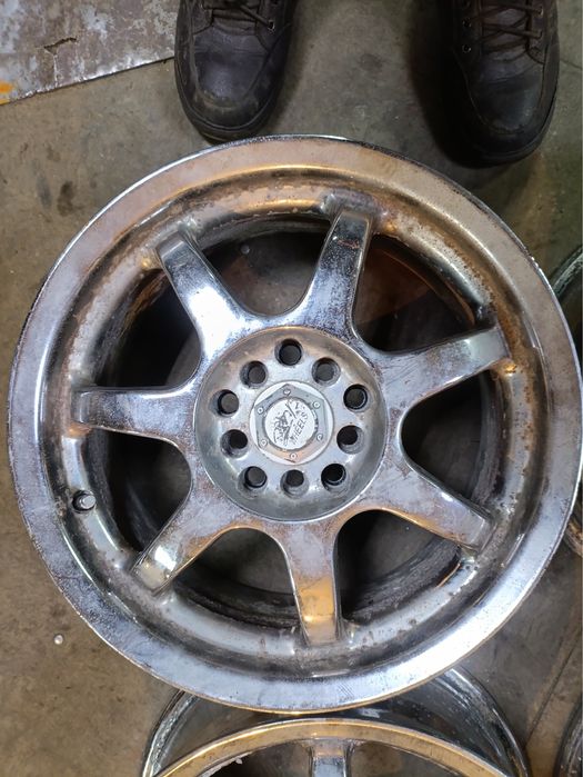 На 16 5/100 тойота  И Т Д