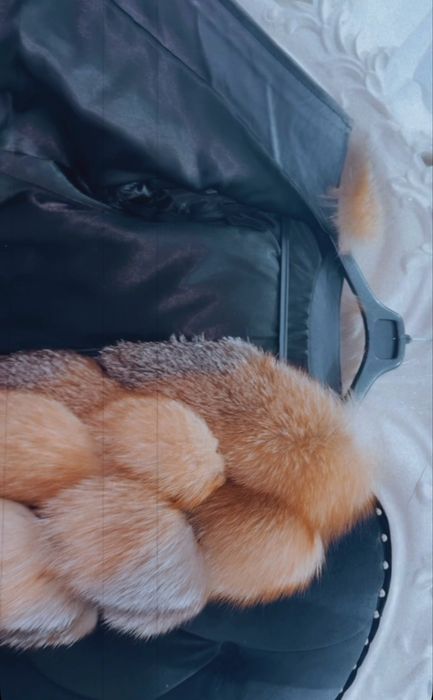 Vand haina de blana naturala din vulpe , purtata de cateva ori