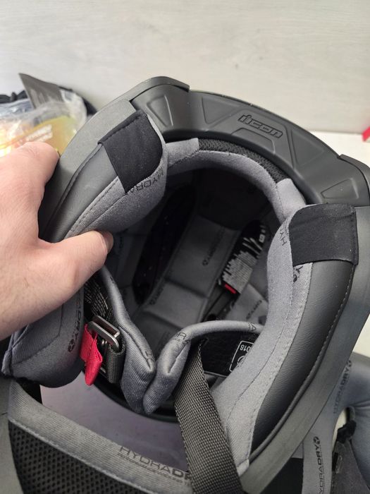 Icon AIRFLITE Battlescar 2 Helmet Каска Нова с Визьори Размер L 59-60