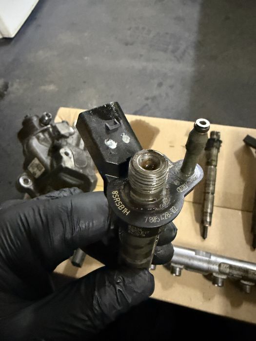 Продавам комплект Дюзи и помпа +рейл N47d20 BMW 2.0D 177кс