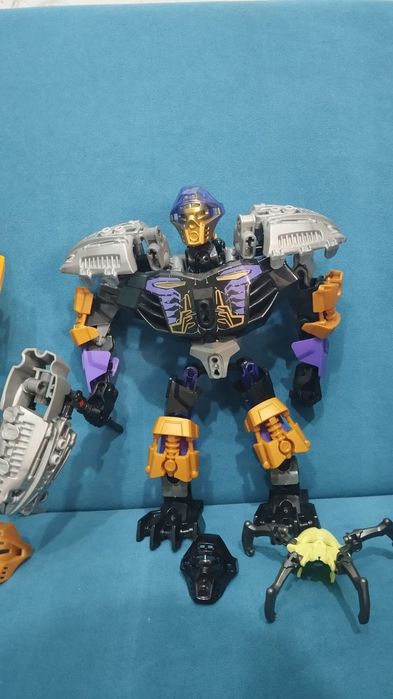 Продам BIONICLE (неоригинал) плюс разные детали