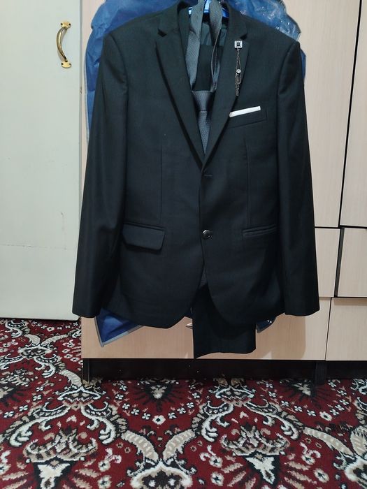 Kastyum shim  sotiladi bir iki marta kiyilgan kuyov kastyum arzon