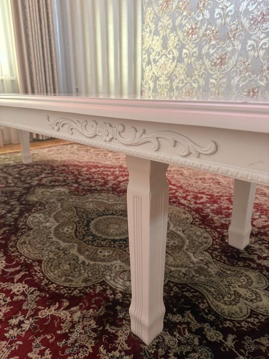 Стол со стульями