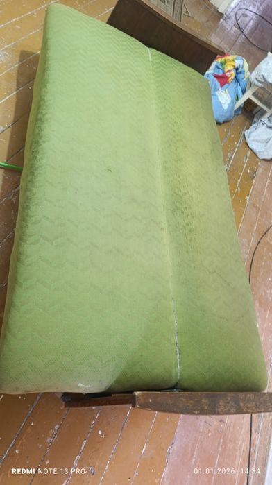 Срочно продаю прихожка,писминни стол, ракавина,и диван идеалний состая