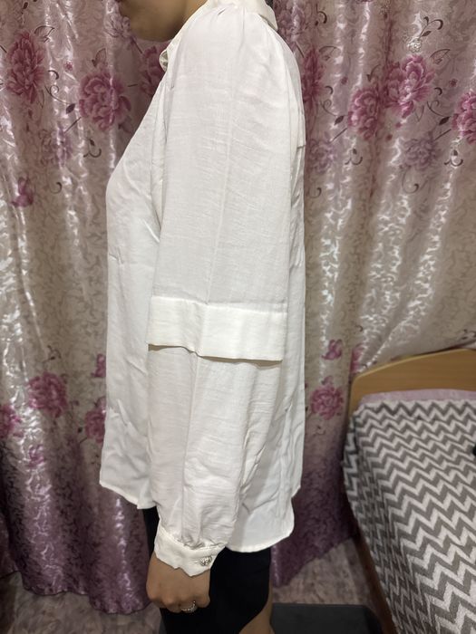 Продам рубашку белую размер 44