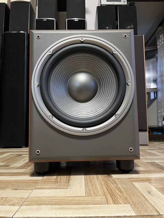 Subwoofer JBL-E250P  cap de serie