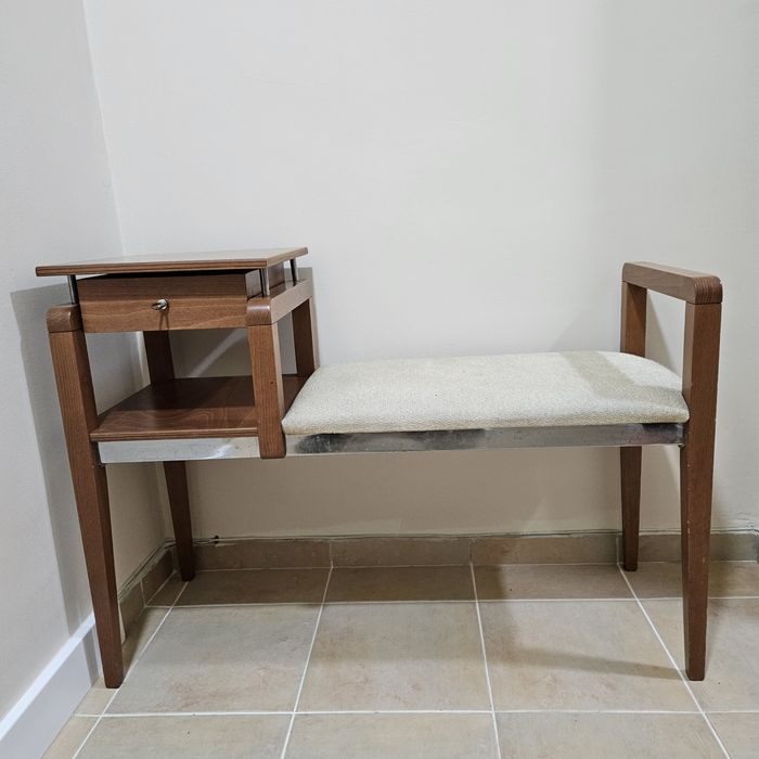 Портманто със седалка