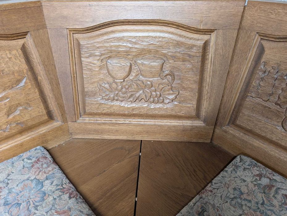 Масивен кухненски ъгъл в комплект с маса и столове, дърворезба