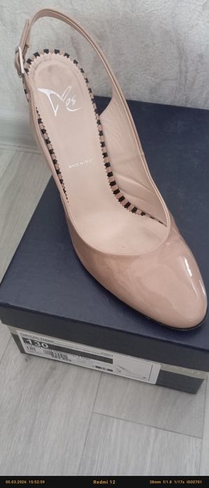 Продам туфли куплены в Москве.