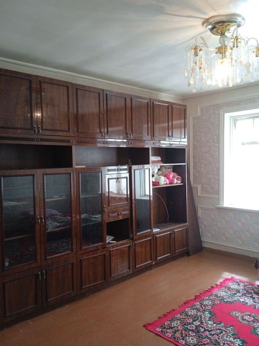 Uy sotiladi hovli kelishamiz uchastka