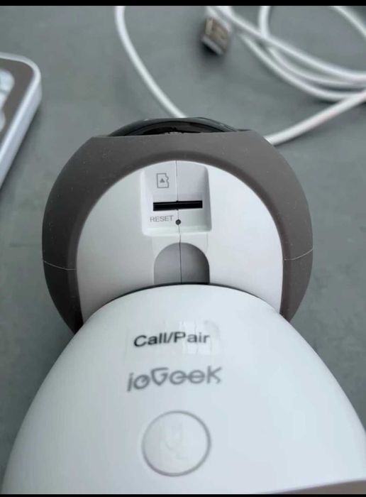 Sistem de supraveghere pentru bebeluși sau copii cu monitor și camera rotativa