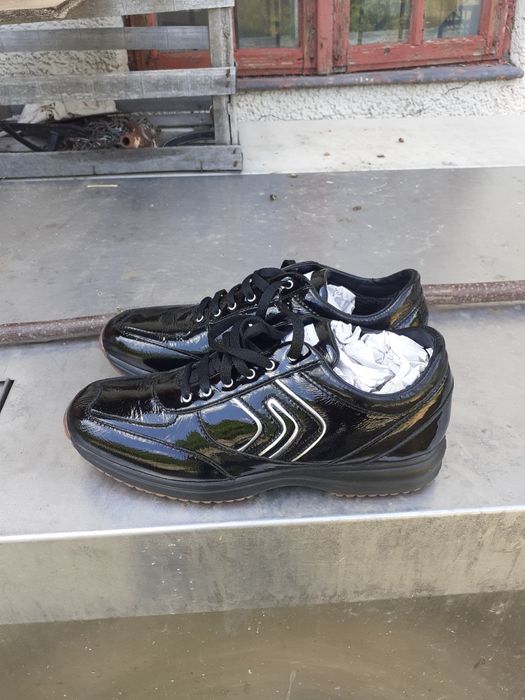 Pantofi noi cu eticheta