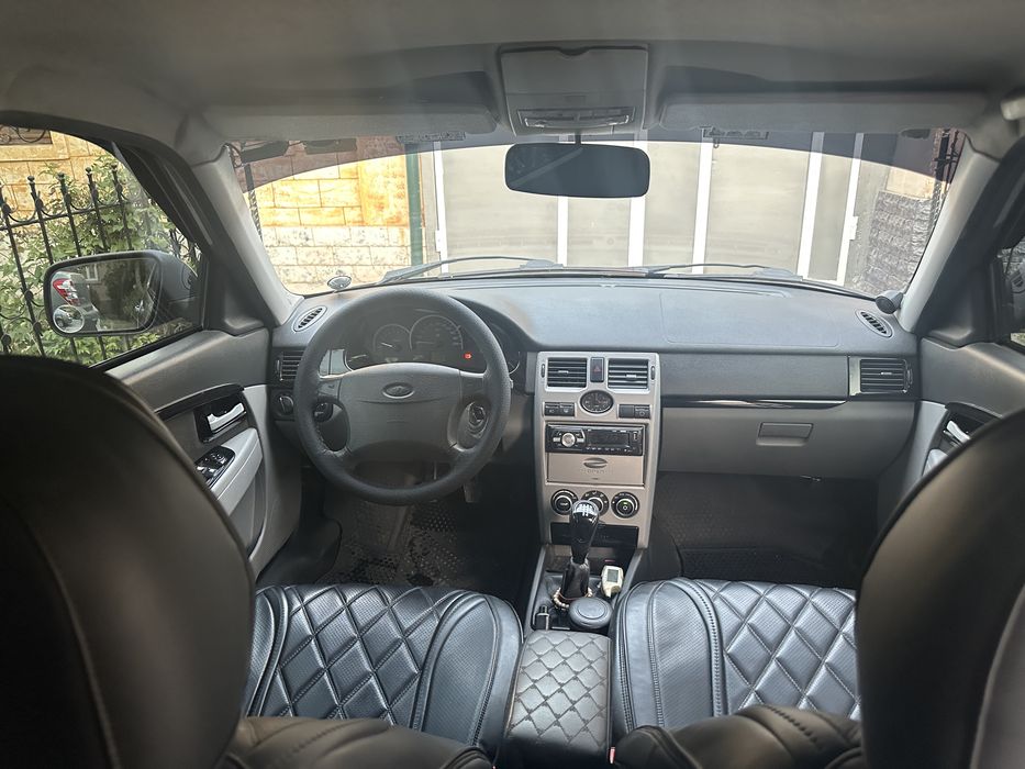 Продам приору 2171 в в идиальном  состоянии