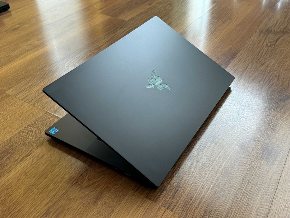 15.6' 2.5K 240Hz i7-13800H Razer Blade 32GB DDR5/1TB NVMe/Nvidia RTX 4070 8GB/Бат. 6ч