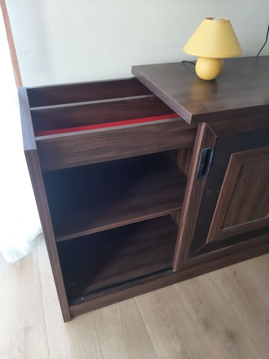 Дизайнерски шкаф от ПДЧ 18 и 30 мм и МДФ с плъзгане и с чекмеджета