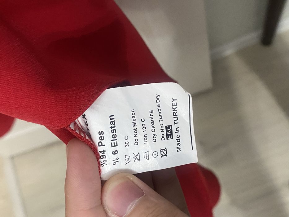 Продаю красное платье (40 размер)