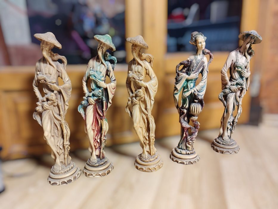 Statuete din rășină osoasă