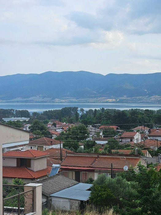 Прекрасна двуетажна къща 300 кв.м с гледка