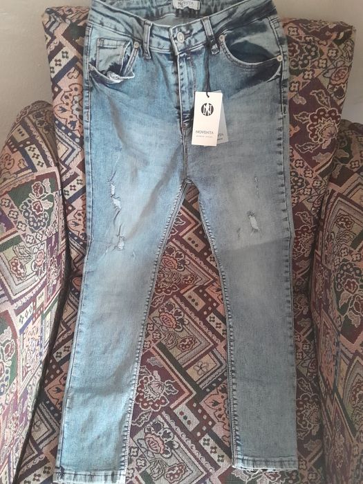 Blugi de vânzare