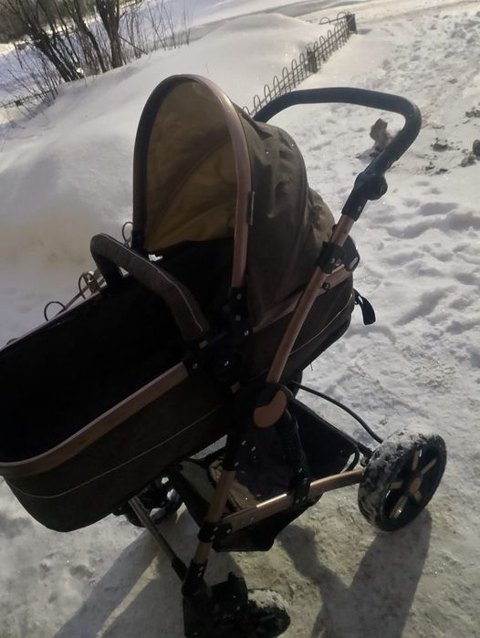 Продам срочно детскую коляску