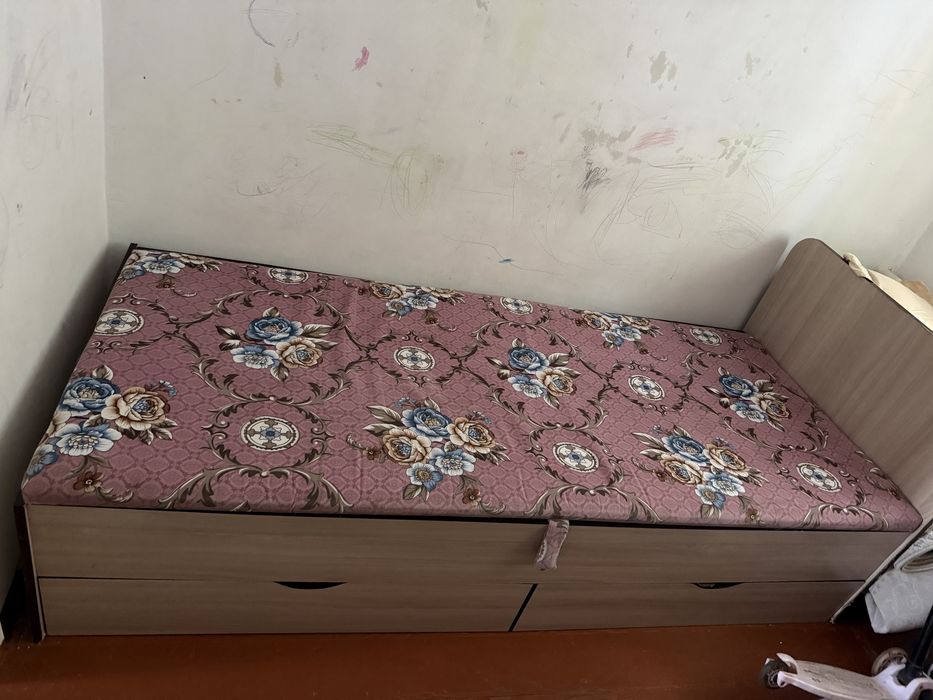 Кроват в средном состояний