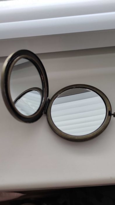 Кутийка за бижута и огледала