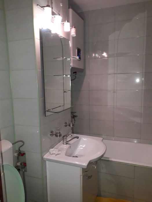 Închiriez apartament cu 3 camere