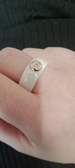 Кольцо с бриллиантом на подарок любимой