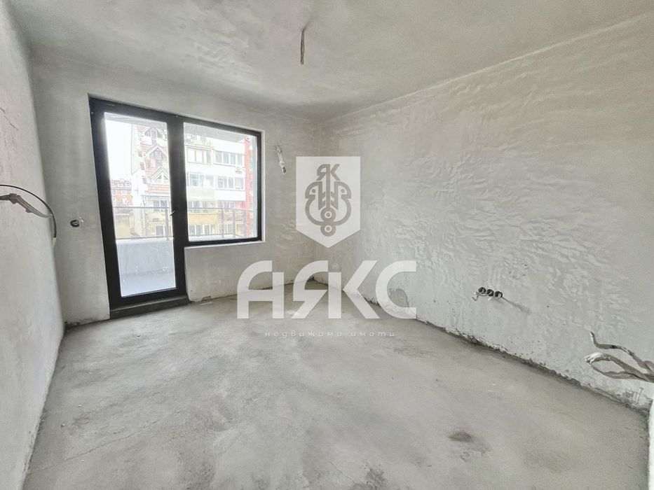 Тристаен апартамент в Центъра