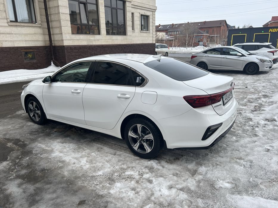 Продам машину автомобиль Kia Cerato
