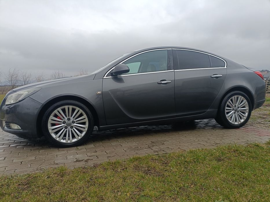 Vând Opel Insignia