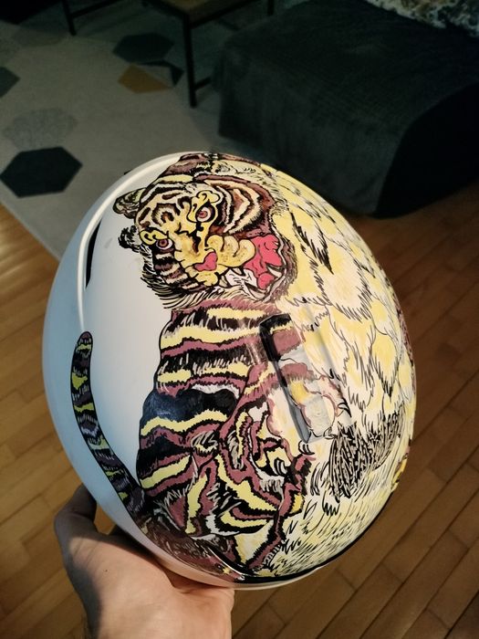 Personalizez căști/alte obiecte