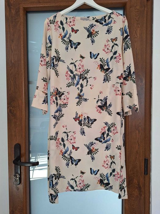 Rochie H&M crem cu imprimeu fluturi și flori – Mărimea 44