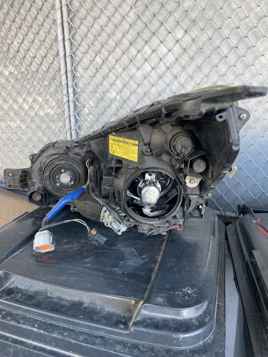 Оригинални фарове за субару outback / Legacy оборудвани ксенон