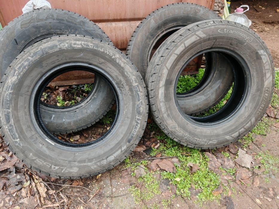 2бр. Чисто нови бусови гуми Lassa Transway 3 215 70 15C